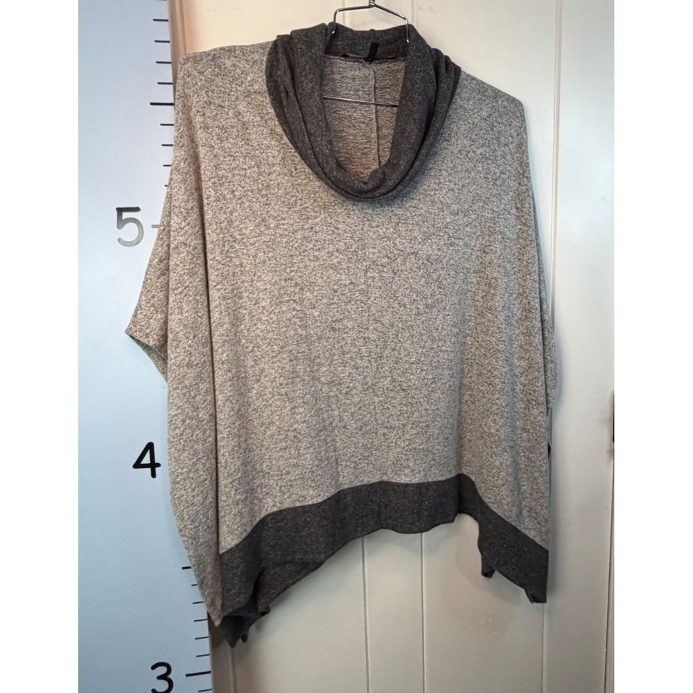 White House Black Market Cowl Neck Gray/Black Colorblock Poncho Shawl Women XS